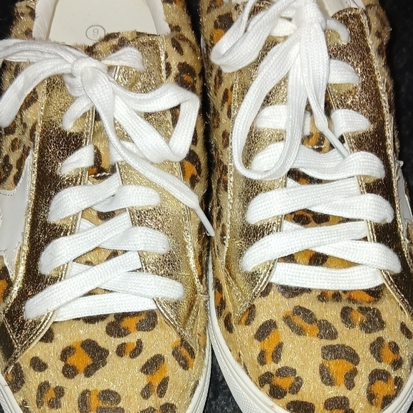 Source Unknown Leopard Print Sneakers with Gold Accents - Picture 7 of 8